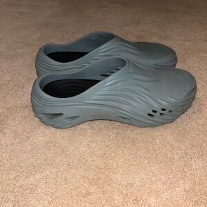 CROCS Echo Wave Slides